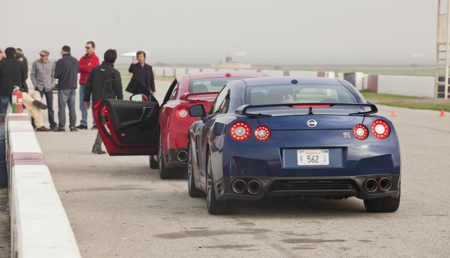  Nissan GT-R 2012 года  (US) (фото 36 из 74)